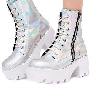 Holographic platform boots
